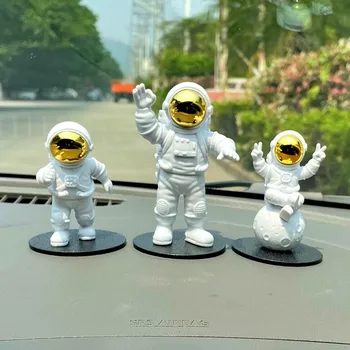 Figurice Astronauta Auto-Ukras Od Smole Kozmonaut Mjesec Skulptura Ukrasne Statue Astronauta Minijature Poklon Auto Oprema
