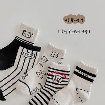 Jesenje dječje čarape s crno-bijelim Medvjedom iz Crtića, korejski Nove pamučne čarape na pruge sa slovima za dječake i djevojčice