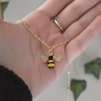 Slatka je zlatno ogrlica od pčelinji bumbar. Slatko crno-žuta эмалевая privjesak u obliku pčele s krilima, ukrašene kristalima. 0